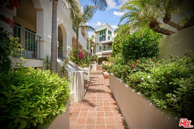 15500 West Sunset Boulevard, 301 photo 2