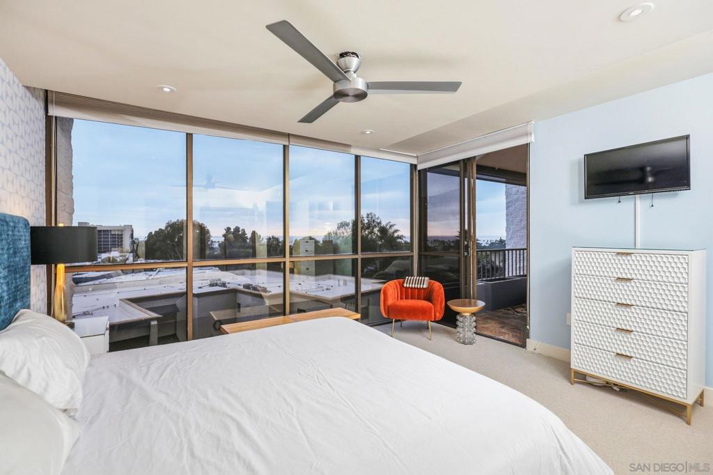 2500 Torrey Pines Rd - photo 11