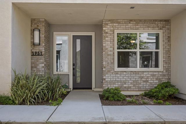 1951 Pavilion Lane, Chula Vista CA: https://media.crmls.org/mediaz/f3683ad5-d1a2-4915-96ea-359403831dfc.jpg