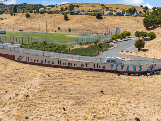 9 Moraine Court, Hercules CA: https://media.crmls.org/mediaz/f3686043-bc99-4be8-844f-4b1c3ba666ad.jpg
