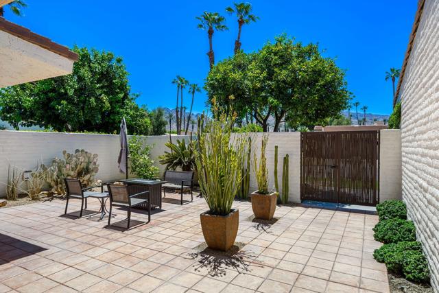 75768 Valle Vista Drive, Indian Wells CA: https://media.crmls.org/mediaz/f368e0df-4776-41e7-b5d9-cfc14d38678f.jpg