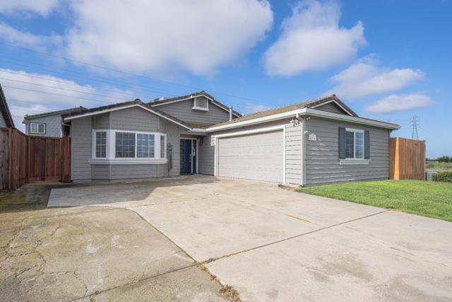890 Sloat Drive, Salinas CA: https://media.crmls.org/mediaz/f369283a-6ec8-482f-a2d3-ca0dd3b0542c.jpg