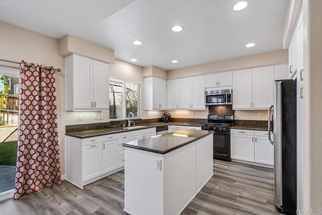 Detail Gallery Image 9 of 28 For 37444 Hydrus Pl, Murrieta,  CA 92563 - 4 Beds | 3 Baths