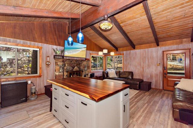 40123 Hillcrest Drive, Big Bear CA: https://media.crmls.org/mediaz/f36959b2-a227-4a4e-a55a-625ae5e3c412.jpg