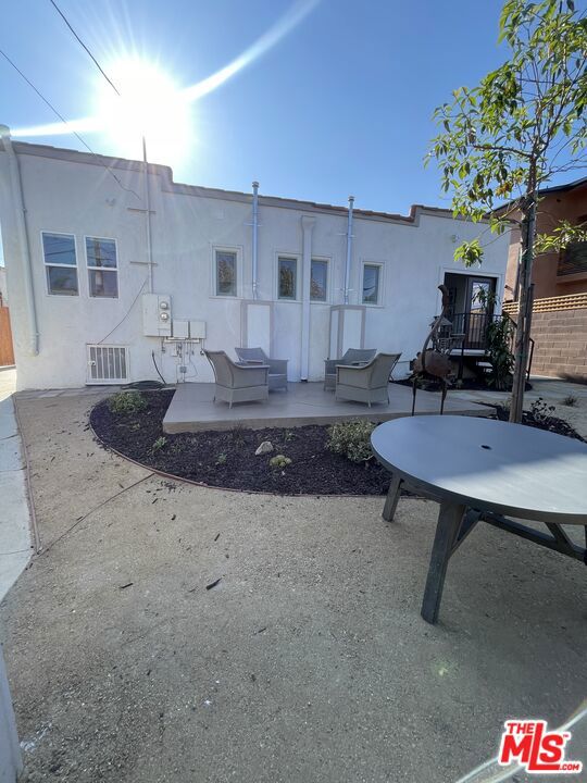 1086 West Boulevard, Los Angeles CA: https://media.crmls.org/mediaz/f369baab-324e-4bd2-93dc-210e867db28d.jpg