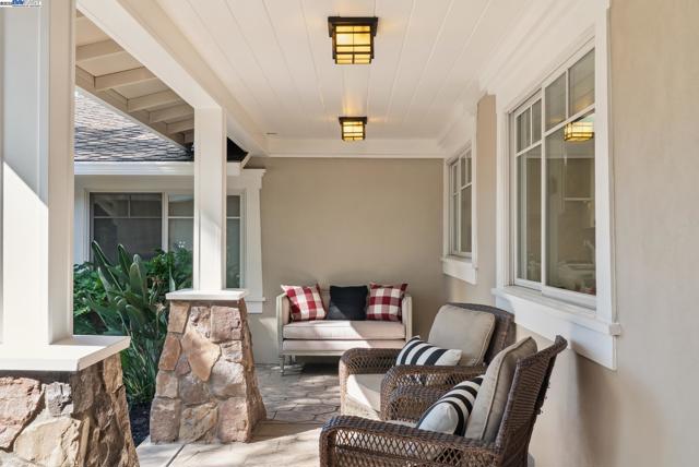 290 Bolla Ave, Alamo CA: https://media.crmls.org/mediaz/f369cad3-7560-4727-a63e-112f1a0c2f62.jpg
