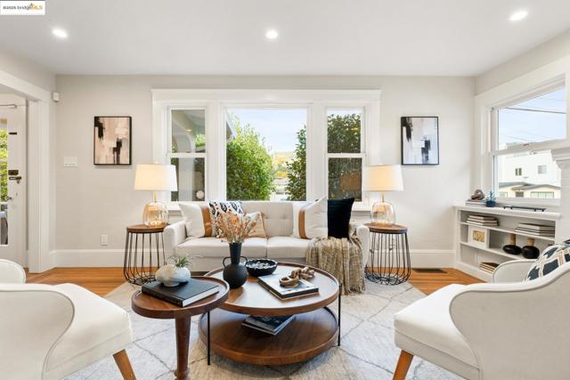 2941 Madeline St, Oakland CA: https://media.crmls.org/mediaz/f36ab3c6-42e5-48a0-a25e-69704574b89a.jpg