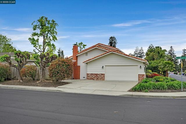 2043 Gill Port Ln, Walnut Creek CA: https://media.crmls.org/mediaz/f36ba31b-2094-4b50-8cc9-971362fca01b.jpg