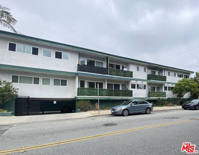 4244 Duquesne Avenue, Culver City CA: https://media.crmls.org/mediaz/f36bd39f-e1b6-4f4d-bb07-ddb486b3b9b1.jpg