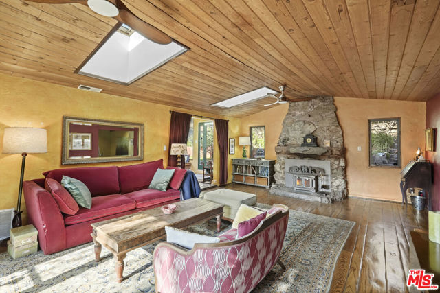 809 Basin Drive, Topanga CA: https://media.crmls.org/mediaz/f36c9f77-f832-42dd-9b9f-806fc4a59ed3.jpg