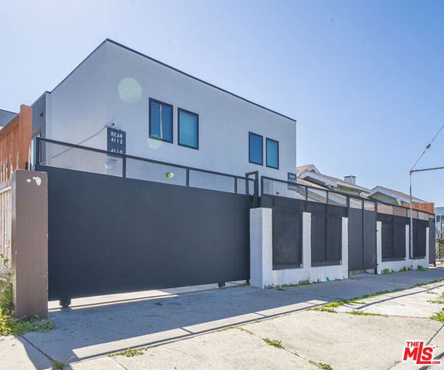 4112 1/2 S Normandie Avenue, Los Angeles CA: https://media.crmls.org/mediaz/f36d9d3d-fc04-4109-83ad-57b24ef708bb.jpg
