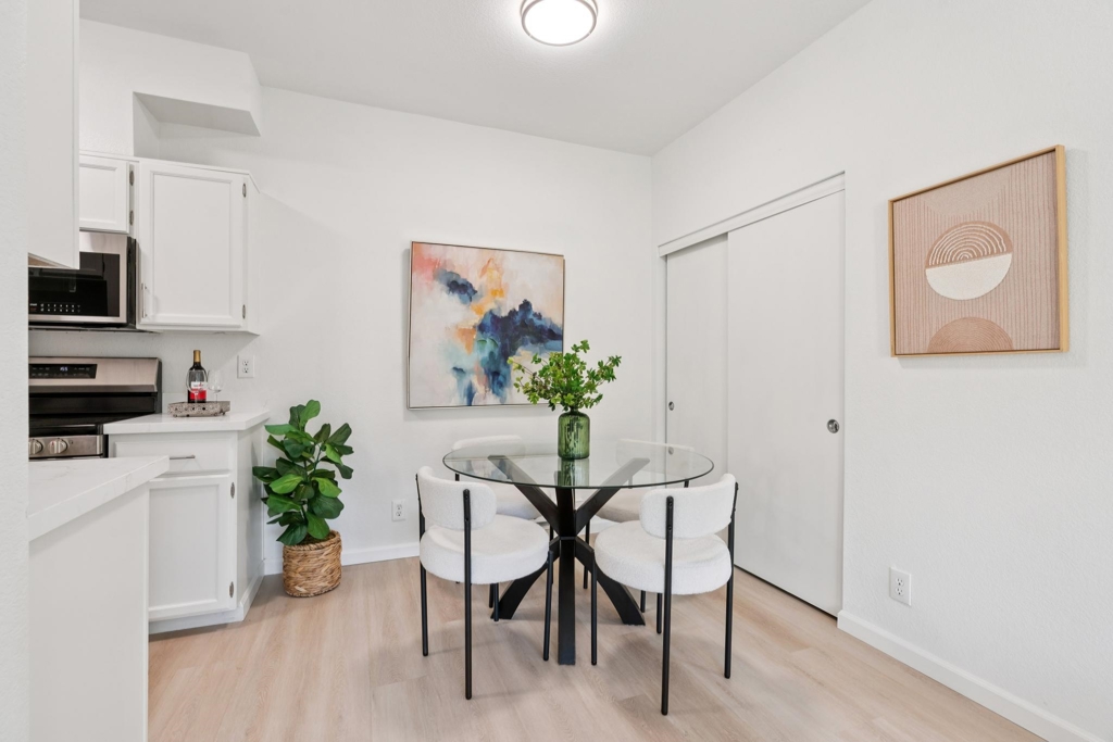 https://media.crmls.org/mediaz/f36e141f-e4ba-40bd-af21-450fc8ef76f5.jpg?preset=X-Large