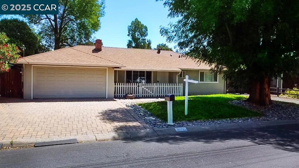 1579 Shirley Dr