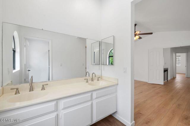 4139 Lost Springs Drive, Agoura Hills CA: https://media.crmls.org/mediaz/f36e2efb-72b9-4e9a-bbe2-01df4e0764a9.jpg