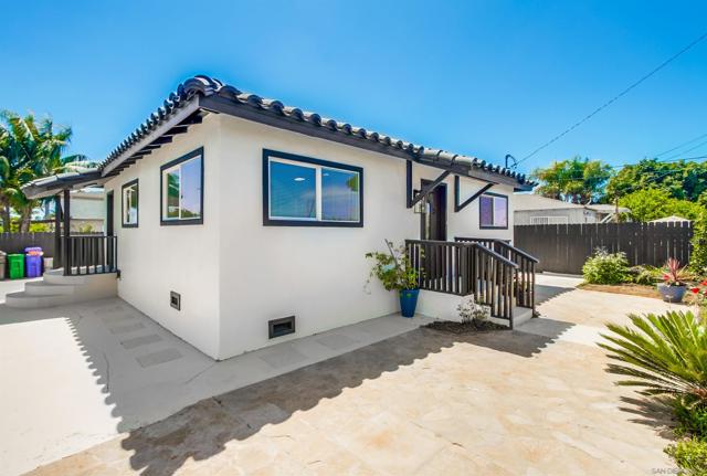 1303 Center Ave, Oceanside CA: https://media.crmls.org/mediaz/f36e41e7-8740-4f56-b60b-d6932d3aae80.jpg