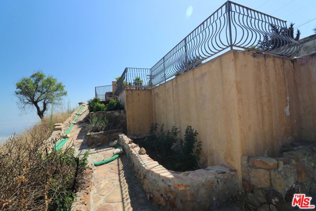 24734 W Saddle Peak Road, Malibu CA: https://media.crmls.org/mediaz/f36e7514-9cfb-45ac-97ae-12b402c4fcce.jpg