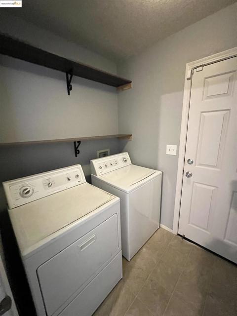 293 Amberleaf Way, Brentwood CA: https://media.crmls.org/mediaz/f36e8dbc-38d8-4e34-9d03-91cd8a825bb1.jpg