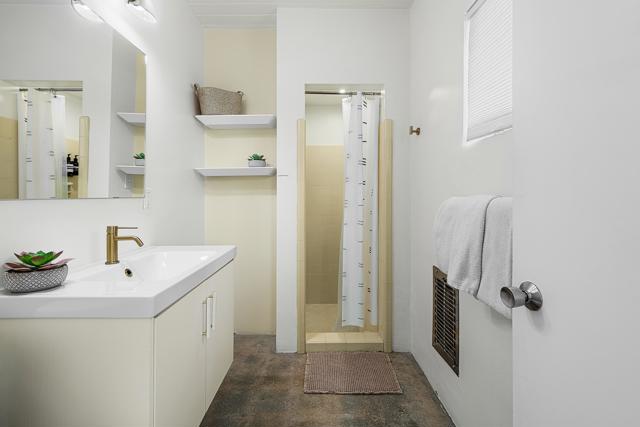 633 S Canon Drive, Palm Springs CA: https://media.crmls.org/mediaz/f36eb005-ecb9-4ed2-af68-bd6589012069.jpg