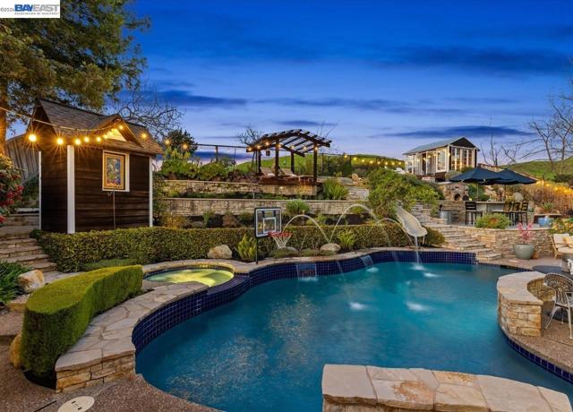 Image 39 of 60 For 976 Richard Ln