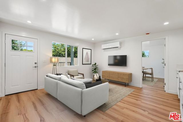 2922 8th Avenue, Los Angeles CA: https://media.crmls.org/mediaz/f36f4f95-dd60-463c-a671-7256ce794a33.jpg