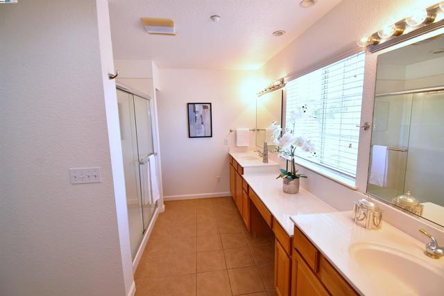 33332 Depot Rd, Union City CA: https://media.crmls.org/mediaz/f370a9a8-08ae-4999-be98-1dfe579530db.jpg