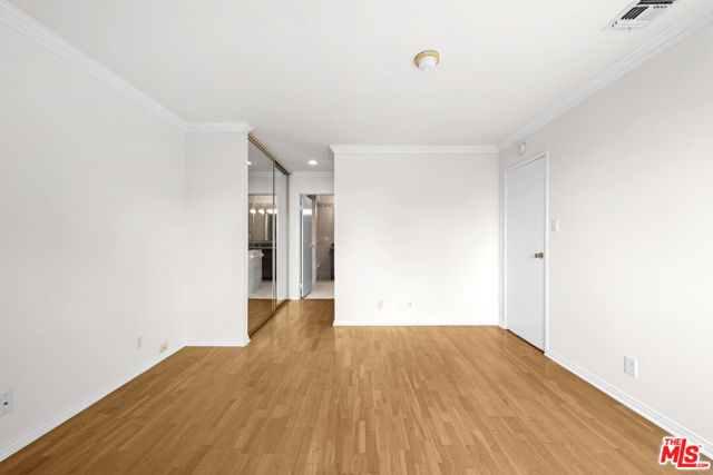 101 California Avenue, Santa Monica CA: https://media.crmls.org/mediaz/f370e3cd-5d29-4a74-a5e2-e9383085c197.jpg
