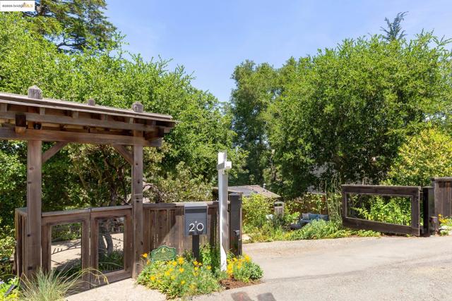20 Ascot Ct, Oakland CA: https://media.crmls.org/mediaz/f37160e6-2b00-45dd-9405-8829aa7cf20a.jpg