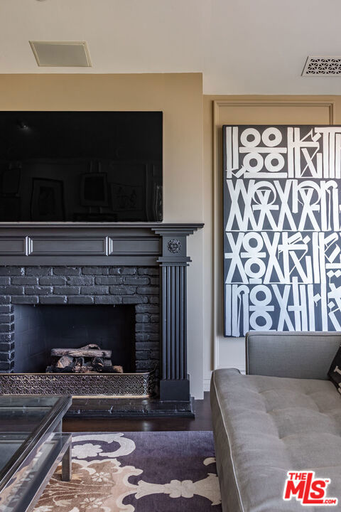 1612 Gilcrest Drive, Beverly Hills CA: https://media.crmls.org/mediaz/f37189fc-15b2-4728-a6ff-a8b432048c5f.jpg
