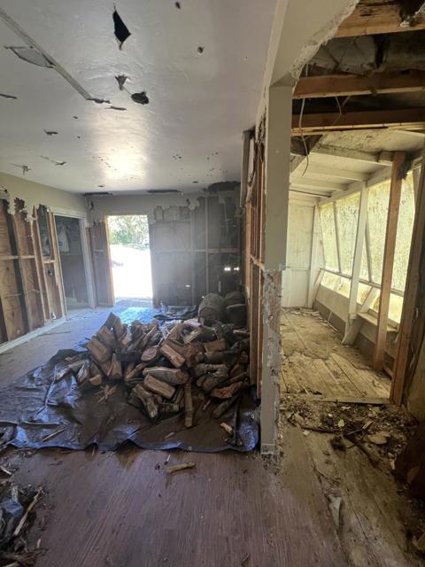 17160 Wilson Way, Royal Oaks CA: https://media.crmls.org/mediaz/f37231aa-15bb-4903-81b6-6b961d211391.jpg