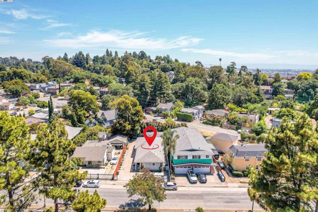 6133 Seminary Ave, Oakland CA: https://media.crmls.org/mediaz/f372898b-a893-4de2-bc49-90391c2c1a8d.jpg
