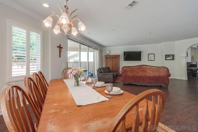 908 Hydra Ct, San Marcos CA: https://media.crmls.org/mediaz/f372e68e-383a-415c-8996-793ae06ec682.jpg