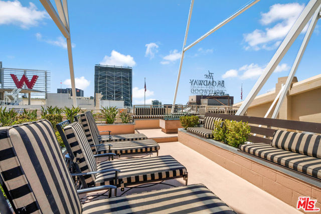 6253 Hollywood Boulevard, Los Angeles CA: https://media.crmls.org/mediaz/f3749a35-d99b-4ed1-af22-81e5749f8f27.jpg