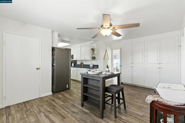 1201 Valle Vista Ave, Vallejo CA: https://media.crmls.org/mediaz/f374f448-b550-4ff1-8619-8af774cbe729.jpg