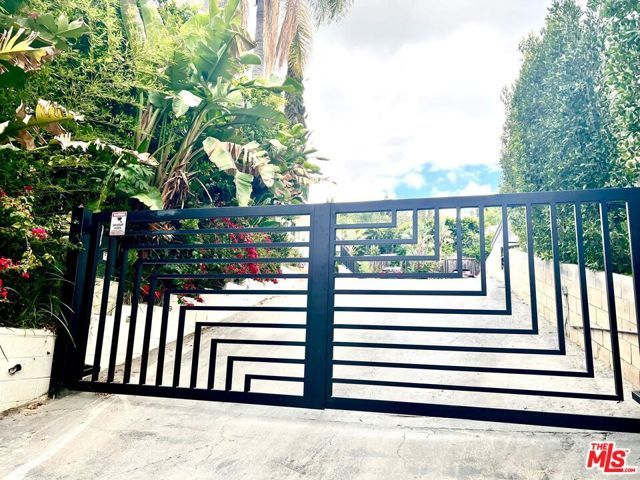 4340 Sepulveda Boulevard, Sherman Oaks CA: https://media.crmls.org/mediaz/f375f3f7-f592-436e-a653-737f8687a646.jpg