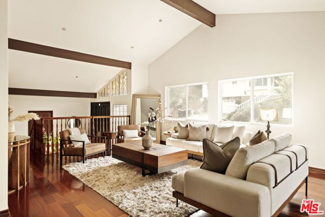 2617 Sleepy Hollow Place, Glendale CA: https://media.crmls.org/mediaz/f375ff74-8b05-4077-82ac-60ec225a336a.jpg