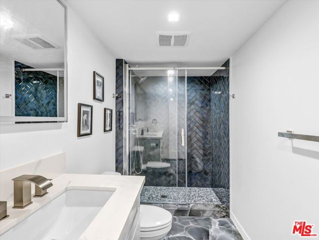 754 N Croft Avenue, Los Angeles CA: https://media.crmls.org/mediaz/f3760b6d-a754-446d-8f18-4bd3dce9176e.jpg