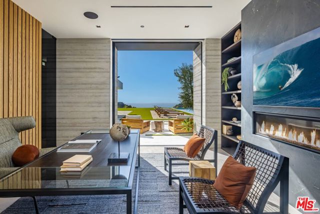 Image 18 of 41 For 6889 Dume Drive