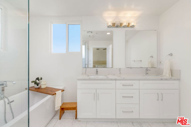 11963 Mayfield Avenue, Los Angeles CA: https://media.crmls.org/mediaz/f376352b-f4ae-4380-8a6a-cfdb097bf7c9.jpg