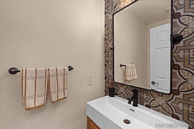 Image 21 of 54 For 2756 Bellezza Dr.