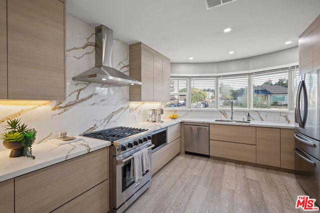 7337 5th Avenue, Los Angeles CA: https://media.crmls.org/mediaz/f3767ed2-a2ba-49da-b4c9-c2effa855f57.jpg