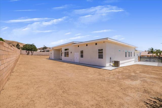 4195 Evergreen Lane, Banning CA: https://media.crmls.org/mediaz/f376ac92-d51d-4def-961c-20e17551abc6.jpg