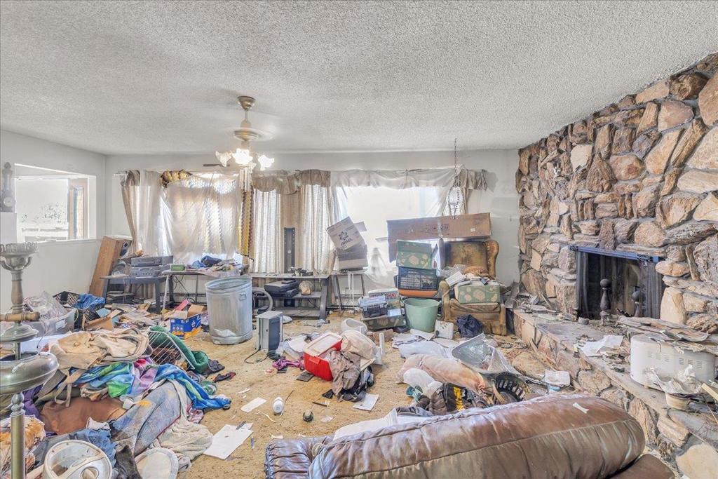 https://media.crmls.org/mediaz/f3770600-cfc0-4728-9096-5f219cd73a81.jpg?preset=X-Large