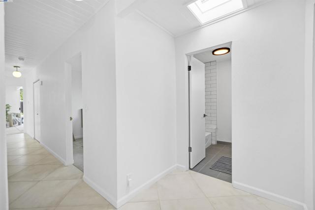 5893 Highwood Rd, Castro Valley CA: https://media.crmls.org/mediaz/f37736a3-62db-46dd-a18a-784b336ae22a.jpg