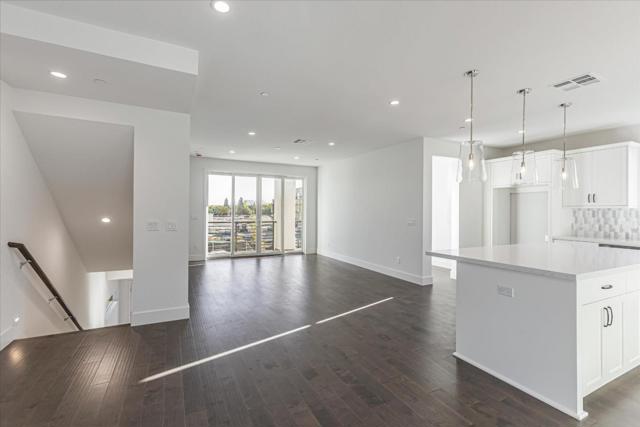 7021 Sunglow Terrace, San Ramon CA: https://media.crmls.org/mediaz/f37785a1-e506-4972-b1a5-402bed0b41bb.jpg