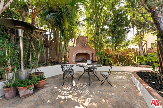 10320 Mississippi Avenue, Los Angeles CA: https://media.crmls.org/mediaz/f377e94d-4933-4636-874b-fde3c1034e9a.jpg