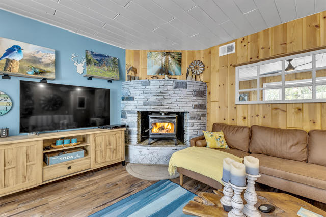 53125 Overlook Drive, Idyllwild CA: https://media.crmls.org/mediaz/f3785d53-bde4-4815-8eef-210f91c52c30.jpg
