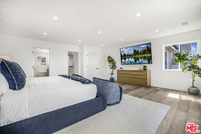 18202 Rancho Street, Tarzana CA: https://media.crmls.org/mediaz/f3786cb5-3728-4216-ac6e-92c93bab4fc5.jpg