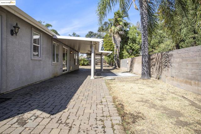 1018 Alouette Pl, Vacaville CA: https://media.crmls.org/mediaz/f3786ee1-e473-4fa1-964f-1b98cf086c81.jpg
