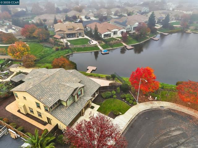 929 Painted Shore Court, Oakley CA: https://media.crmls.org/mediaz/f3789288-df7e-4c0e-893f-8ff300cf11f0.jpg