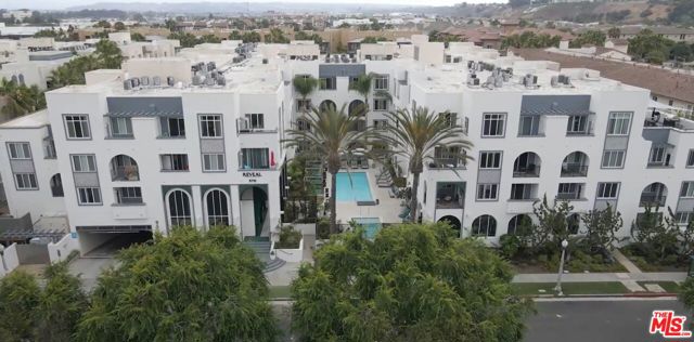 5710 Crescent Park E, Playa Vista CA: https://media.crmls.org/mediaz/f378fa72-ec2d-479e-af48-1b09210e014f.jpg